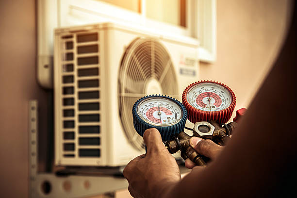 Professional Hvac technician working in Aztec, NM